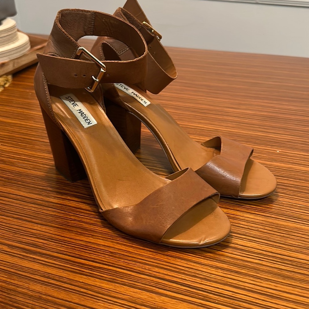Brown leather Steve Madden heels